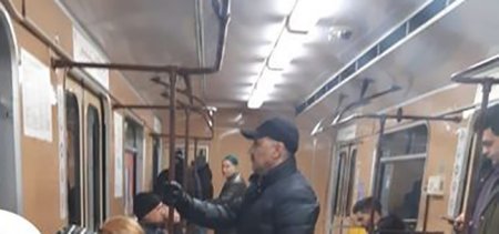 Azərbaycanda nazir müavini işə metro ilə gedir