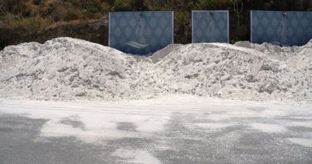 Maldiv sahillərinə bənzətmək istədilər: Türkiyədə hotel rəhbərliyi dəniz sahilinə beton tozu səpdi - FOTO